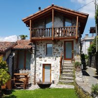 Casa con tende plissettate in Ticino